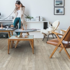 Quick-Step Alpha Vinyl Medium Planks, Borovice ranní mlha AVMP40074