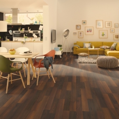 Egger 2015-17, 8/32 Classic, H1081 Black Pine - interiér
